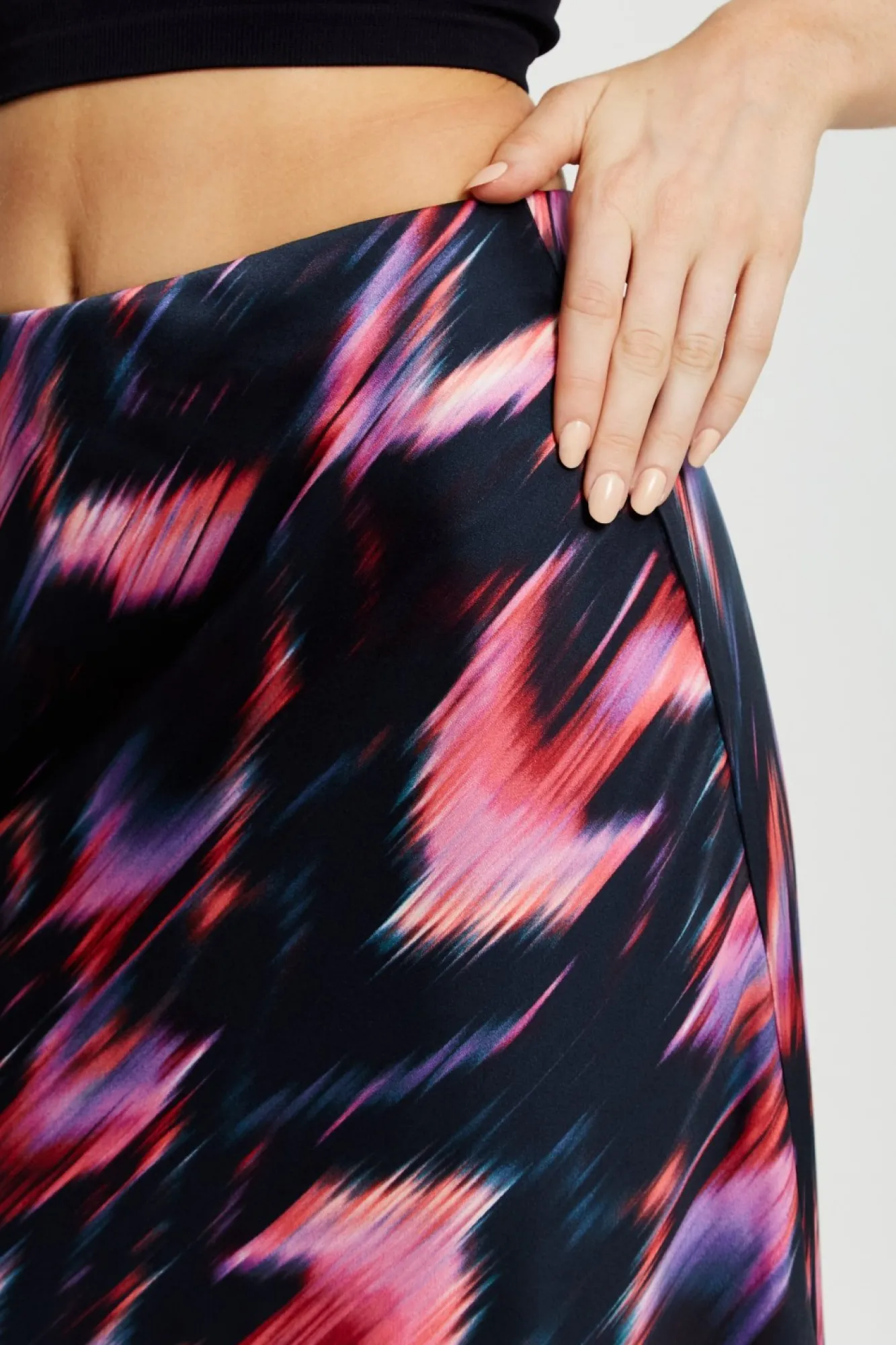 Skirts^Liquorish Abstract Ikat Print Midi Skirt In Black And Pink Blackpink