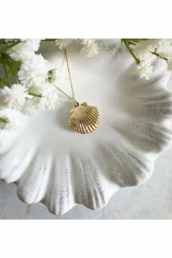 Jewellery^Wisteria London Clemmie Clam Shell Locket Gold