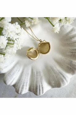 Jewellery^Wisteria London Clemmie Clam Shell Locket Gold